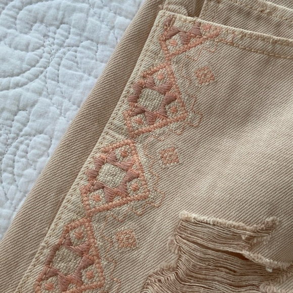 Hollister Short Shorts Light Orange Distressed Embroidery Size 13/31 - Picture 9 of 14